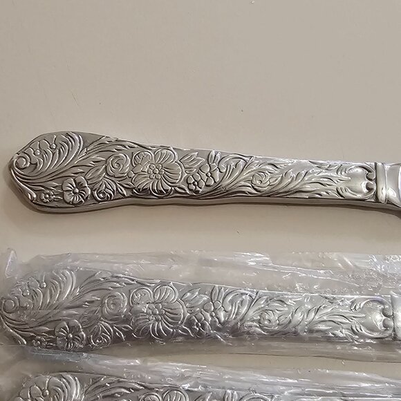 Reed Barton Flora Steak Knives 9.5" set/4 stainless embossed flowers chintz - Picture 5 of 8